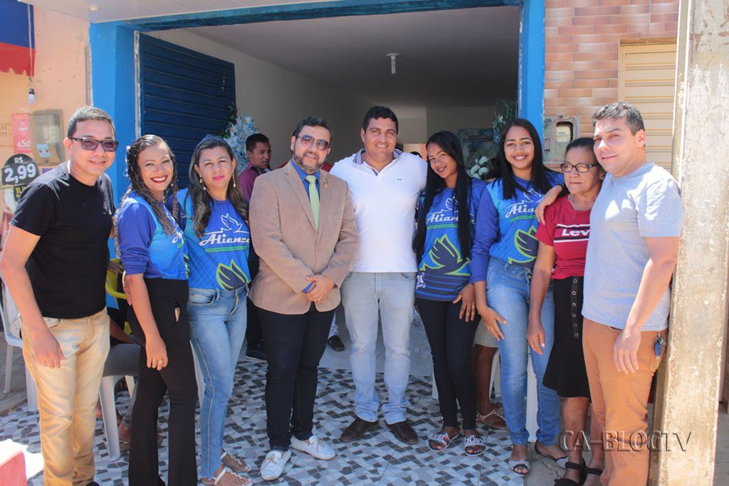 O blogueiro Charles Araujo, o perito criminal da Polícia Civil da Bahia Izaias Aderval, o vereador Wallace Mororó compareceram no evento para prestigiar o amigão Lamarth Piancó, proprietário da Funerária Aliança