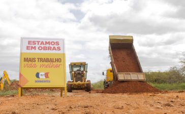 Prefeitura de Dormentes intensifica recuperação de estradas no interior