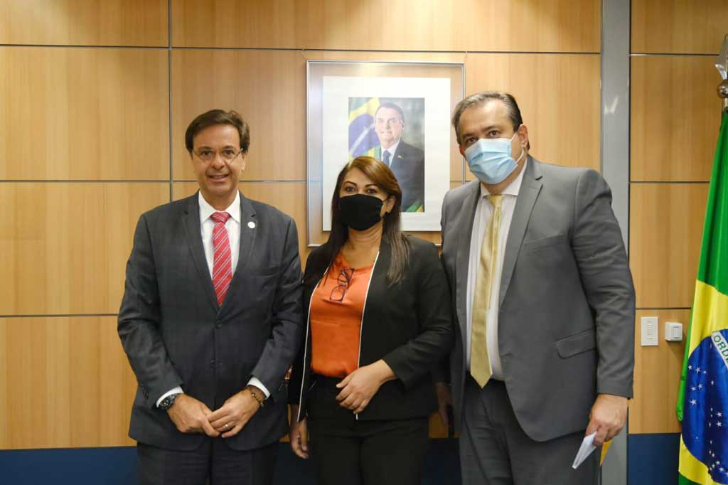 Prefeita Eliane Soares e deputado Sebastião Oliveira reúnem com ministro do Turismo, Gilson Machado Neto