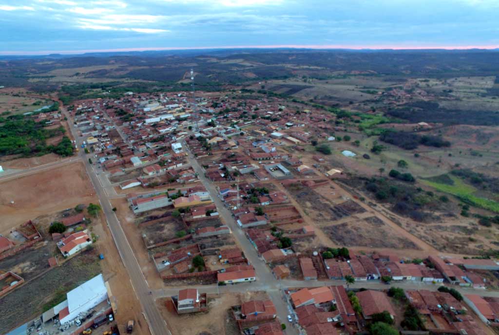 Prefeitura de Santa Filomena promove mutirão de limpeza urbana em todas as ruas e entradas da cidade