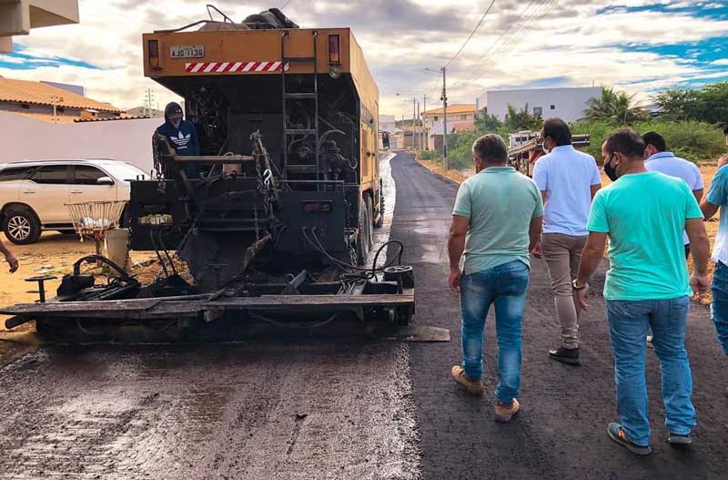 Prefeito de Ouricuri-PE arregaça as mangas e transforma cidade em canteiro de obras