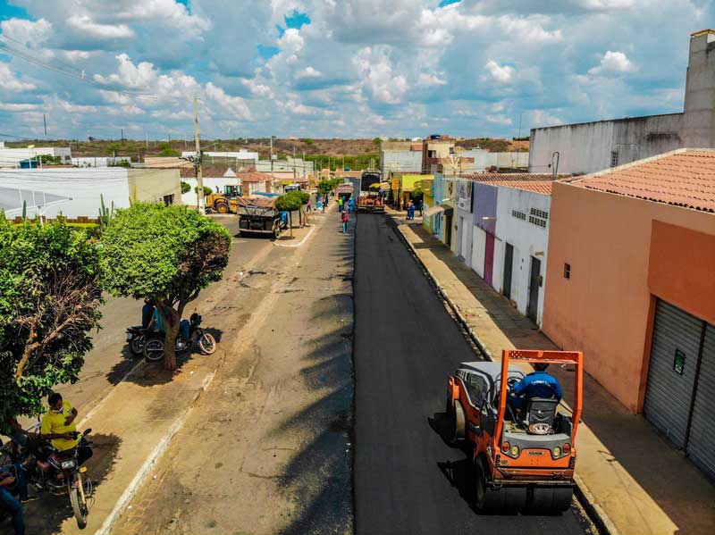 Ruas de Dormentes são asfaltadas através de emenda de Fernando Monteiro