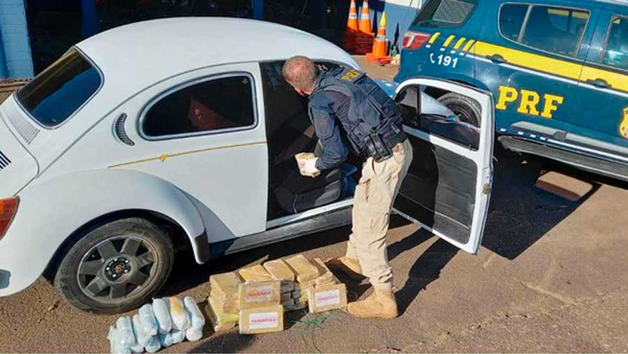 Homem é preso transportando R$ 7 milhões em cocaína em um Fusca