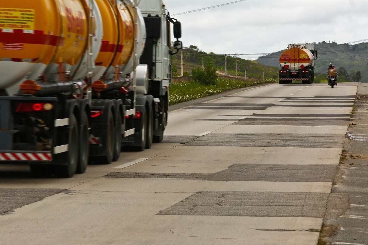 Pernambuco tem três, entre as dez piores rodovias do País