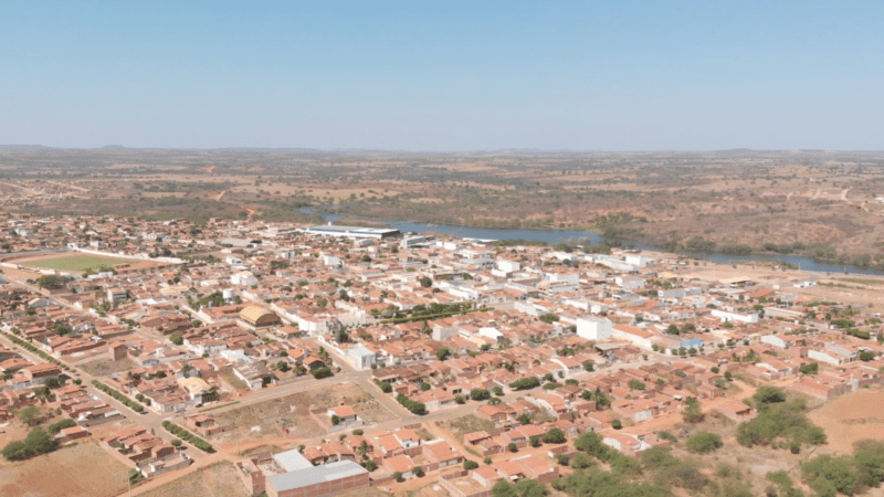 Dono de loja tem casa invadida e esposa feita refém por bandidos em Dormentes (PE)