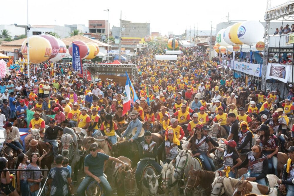 Caprishow 2023: Cavalgada, Missa do Vaqueiro e show de Sirano e Sirino encerram programação