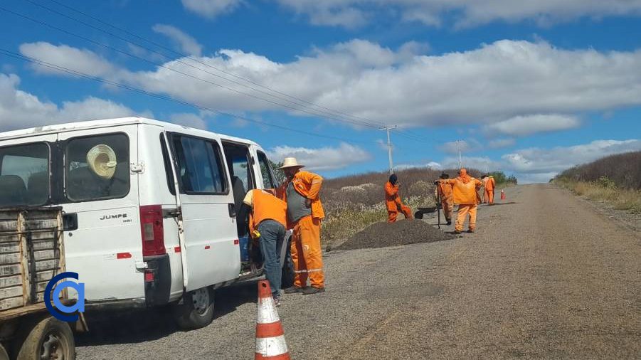 O Governo de Pernambuco, está recuperando a principal estrada de acesso ao nosso município de Santa Filomena, a PE 625