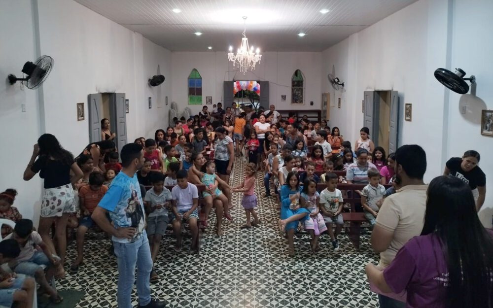 Renato Holanda e De Assis realizam ação para as crianças do Socorro, em Santa Filomena (PE)