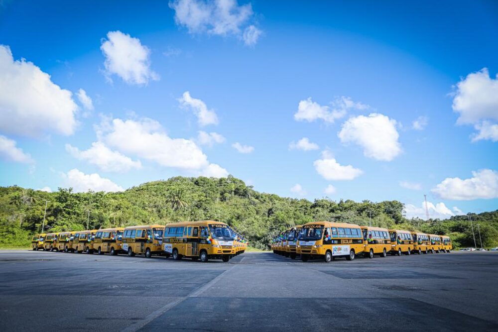 A governadora Raquel Lyra sancionou duas leis que garantem apoio financeiro do Estado para a educação em Pernambuco