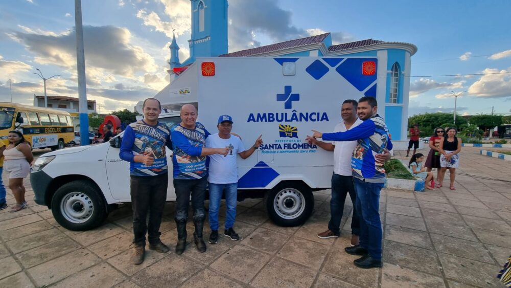 No final da Trilha de Motocross, filomenenses são presenteados com ambulância 4x4 e micro-ônibus escolar novos