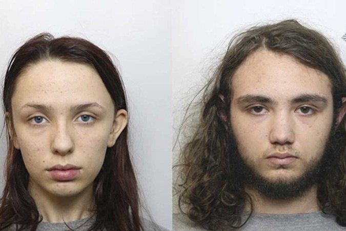 Adolescentes são condenados à prisão perpétua por assassinato "sádico" de jovem transgênero na Inglaterra