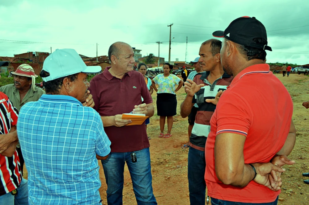 Registro de um dia de visita do prefeito Gildevan Melo à Feira de Domingo do Distrito do Socorro