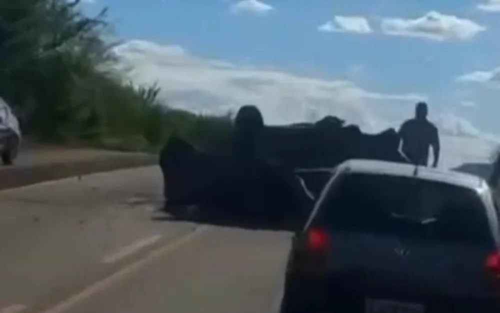 Acidente de carro na BR-428 entre Lagoa Grande e Santa Maria da Boa Vista