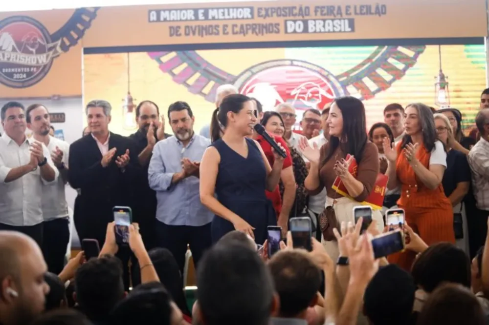 Em Dormentes, Raquel Lyra garante investimentos para água potável e reestruturação da Compesa no Sertão do São Francisco