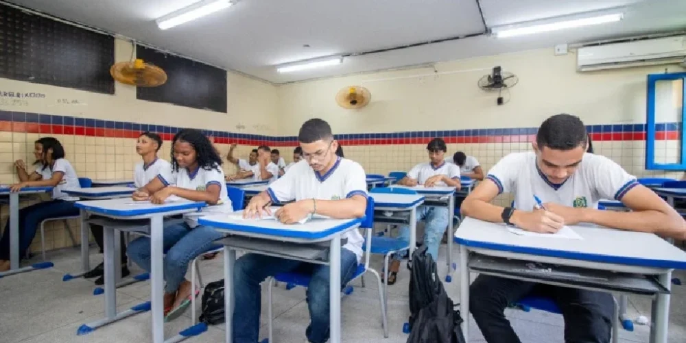 Governo de Pernambuco tem até o final do ano para nomear 4.951 professores, conforme determinação do TCE-PE