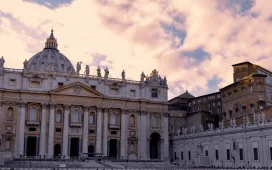 “A história da Igreja ajuda-nos a olhar para a Igreja real”, afirma Papa