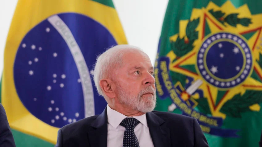 Lula é operado as pressas e fica internado por 48h após hemorragia intracraniana